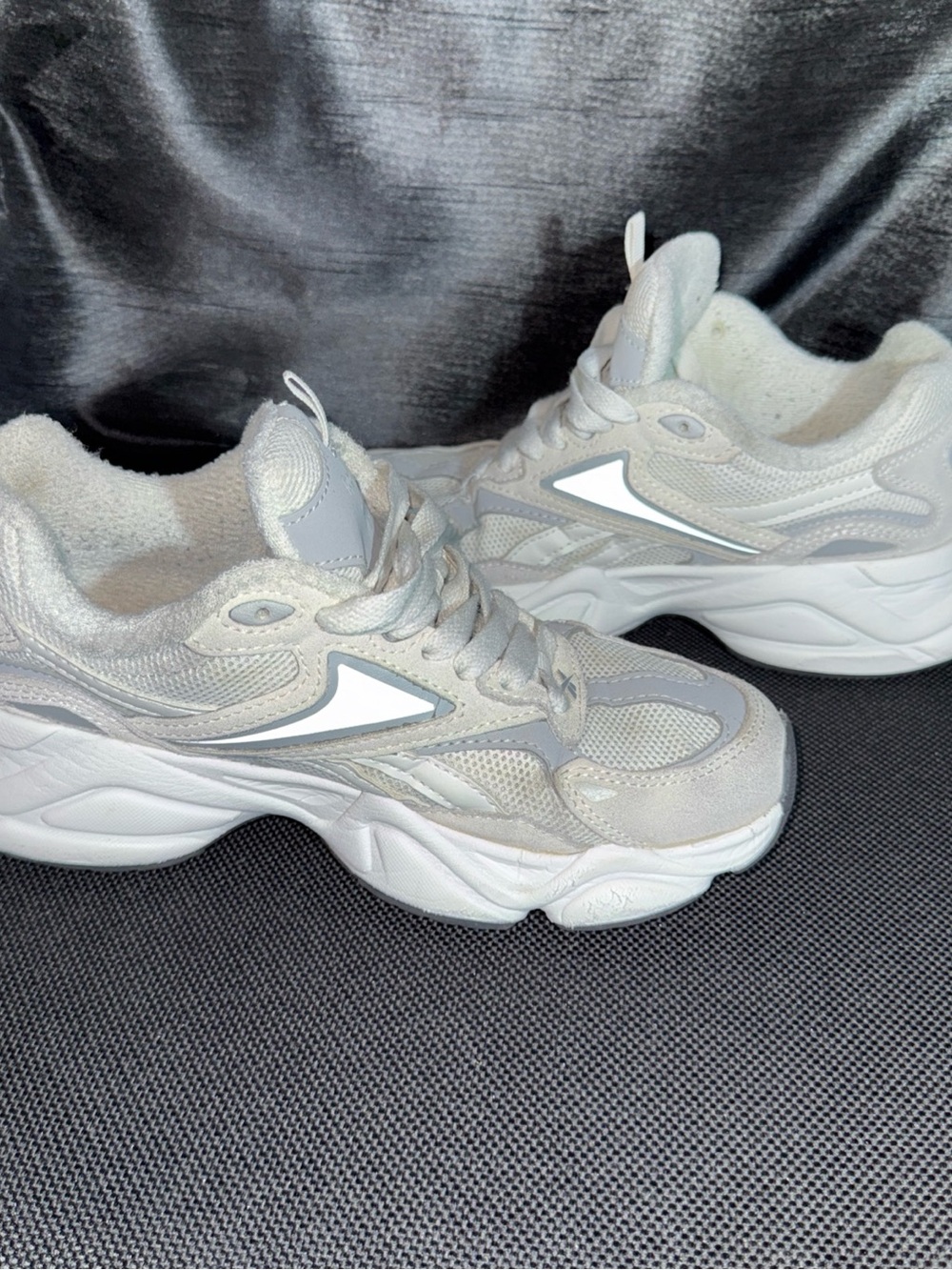 Reebok Charge/ Cute/Style/Walking - Women Size 7.5